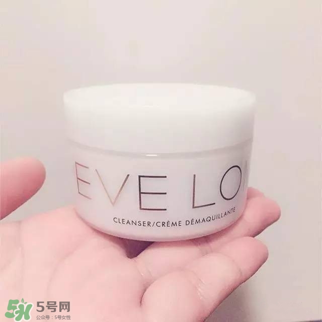 網(wǎng)紅推薦的護(hù)膚品靠譜嗎？跟風(fēng)買網(wǎng)紅護(hù)膚品卻沒效果