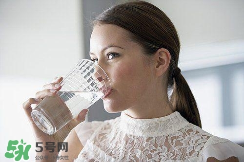 30天不喝飲料，妹子的對(duì)比照令人震驚 喝白開水的好處