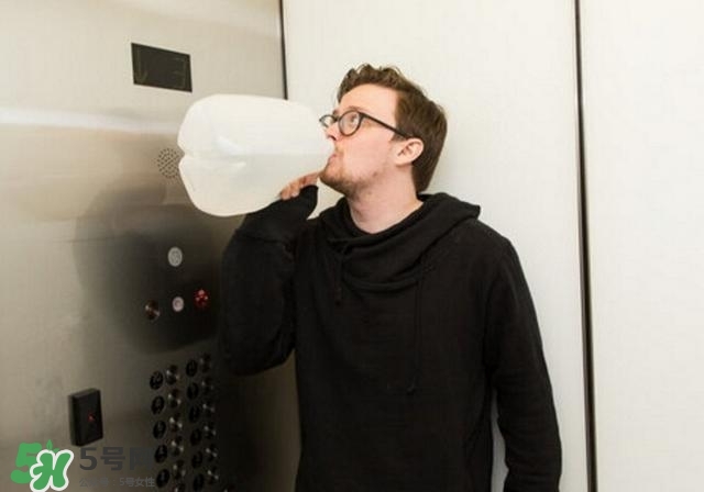 30天不喝飲料，妹子的對(duì)比照令人震驚 喝白開水的好處
