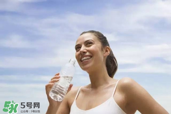 30天不喝飲料，妹子的對(duì)比照令人震驚 喝白開水的好處