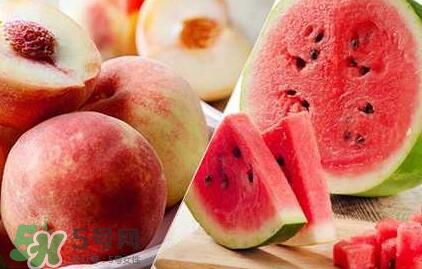 桃子和西瓜一起吃會中毒嗎？桃子和西瓜能一起吃嗎？