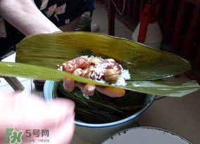 包粽子是生米還是熟米？包粽子的米是煮的還是生的？