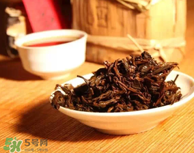 普洱茶發(fā)霉了怎么處理？普洱茶發(fā)霉了還能喝嗎？