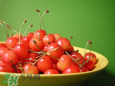 哺乳期能吃櫻桃嗎？哺乳期吃櫻桃寶寶會(huì)上火嗎？