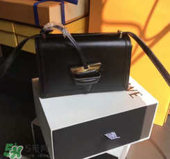loewe三角包正品多少錢？羅意威巴塞羅那三角包專柜價格