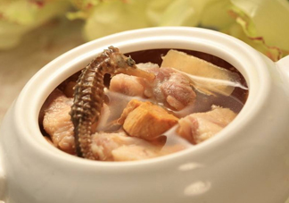 鱷魚(yú)肉燉湯要去皮嗎？鱷魚(yú)肉煲湯新鮮的好還是干的好