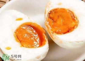咸鴨蛋為什么會出油？咸鴨蛋為什么有油