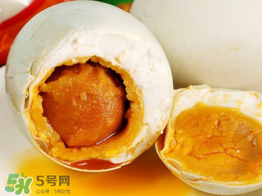 咸鴨蛋能帶上飛機(jī)嗎？飛機(jī)上能帶鴨蛋嗎？