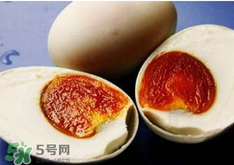咸鴨蛋放久了還能吃嗎？咸鴨蛋放臭了還能吃嗎？