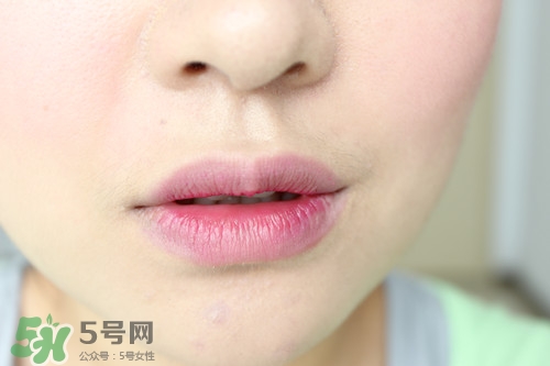 染唇液怎么用？染唇液使用方法