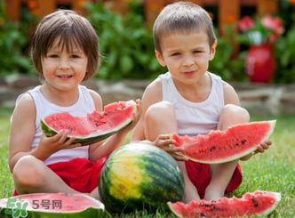 寶寶發(fā)燒時(shí)能吃西瓜嗎？寶寶咳嗽能不能吃西瓜？