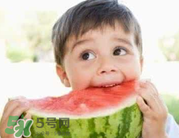 寶寶發(fā)燒時(shí)能吃西瓜嗎？寶寶咳嗽能不能吃西瓜？