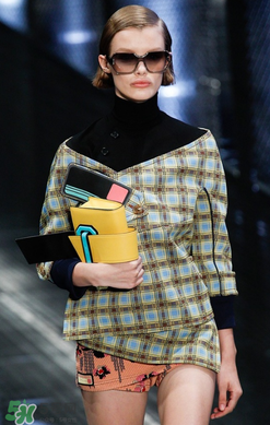 prada ribbon尺寸多大？普拉達(dá)舌頭包尺寸介紹