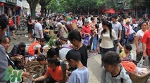 游百病是什么意思？為什么要在端午節(jié)游百?。?></p><p>陜北地區(qū)的游百病，流行于陜西各地農(nóng)村，并多在婦女、小孩、老人、體弱多病中舉行。</p><p>晉北地區(qū)，如大同、廣靈的游百病活動(dòng)，則是家家戶(hù)戶(hù)都要吃棗和梨，寓意有病早離。</p><p>豫北地區(qū)，如安陽(yáng)、鶴壁的游百病活動(dòng)，則包括游玩、登山、遠(yuǎn)足等活動(dòng)。</p><p>貴州地區(qū)的游百病則屬于端午習(xí)俗中的一部分。在端午那天晚上，用花草水洗澡，因此又稱(chēng)“洗百病”。</p><p><br/></p> </div>
<div align=