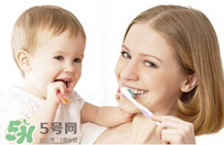 寶寶換牙可以吃糖嗎？小孩換牙期間能不能吃糖？