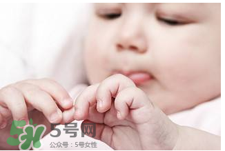 寶寶指甲凹凸不平是什么原因？寶寶指甲凹凸不平正常嗎？