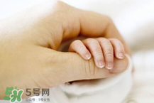 寶寶指甲多久剪一次？寶寶指甲多大可以剪？