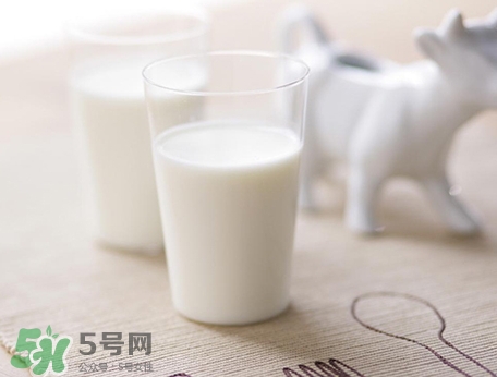 胃脹氣可以喝牛奶嗎？胃脹氣喝牛奶會怎樣？