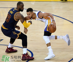 under armour curry4怎么樣？庫里第四代簽名鞋總決賽戰(zhàn)靴細(xì)節(jié)諜照