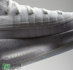 under armour curry4怎么樣？庫里第四代簽名鞋總決賽戰(zhàn)靴細(xì)節(jié)諜照