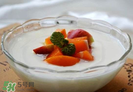 油桃和酸奶能一起吃嗎？油桃能和酸奶一起吃嗎？