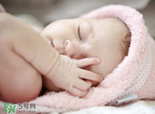 夏季怎么預(yù)防寶寶著涼？怎么預(yù)防寶寶涼著肚子？