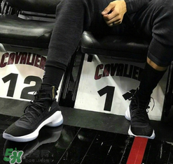 under armour curry4黑金怎么樣？庫里總決賽戰(zhàn)靴客場配色諜照曝光