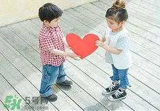 孩子不自信怎么辦？怎樣讓孩子自信大膽？