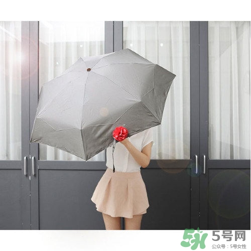 黑檸檬和蕉下哪個(gè)好？黑檸檬和蕉下太陽(yáng)傘對(duì)比