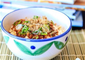 魚松飯是什么？魚松飯?jiān)趺醋觯?></a>
<p class=