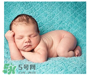 早產(chǎn)兒奶粉吃到什么時(shí)候？早產(chǎn)兒奶粉吃多久？
