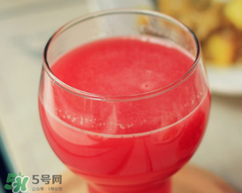 西瓜汁為什么會分層？西瓜汁分層還能喝嗎？