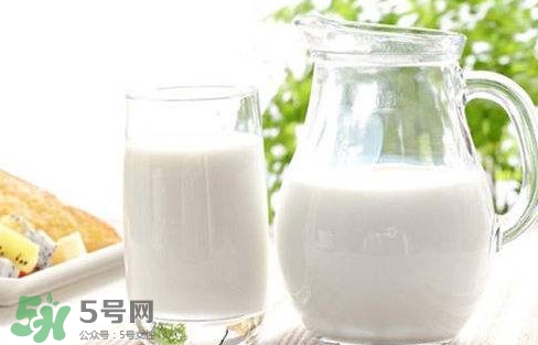 芭蕉能和牛奶一起吃嗎？牛奶可以和芭蕉一起吃嗎