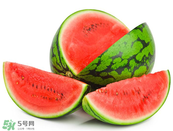 催熟的西瓜能吃嗎？催熟的西瓜吃了會怎樣？