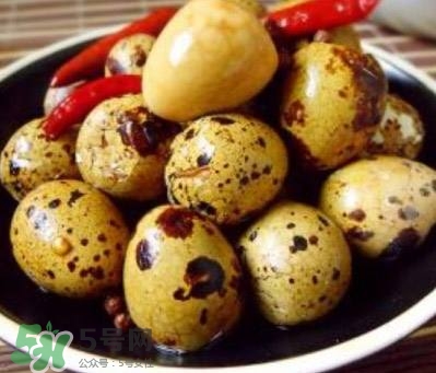 鵪鶉蛋能和胡蘿卜一起吃嗎？鵪鶉蛋能放多久？