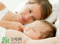 寶寶睡覺突然大哭是什么原因？寶寶睡覺大哭正常嗎？