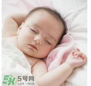 寶寶睡覺突然大哭是什么原因？寶寶睡覺大哭正常嗎？