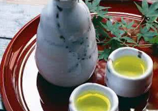 竹葉青酒不能和什么一起吃？喝竹葉青酒要注意什么？