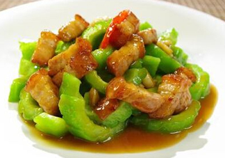 苦瓜炒肉怎么炒不苦？苦瓜炒肉怎么做才不苦？