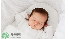 寶寶需要枕頭嗎？寶寶多大可以用枕頭？