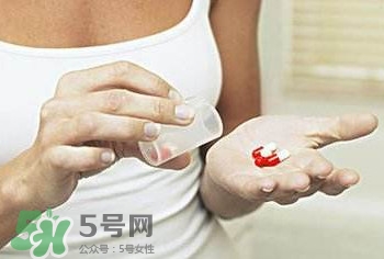 感冒藥飯前吃還是飯后吃？吃感冒藥會(huì)推遲月經(jīng)嗎？