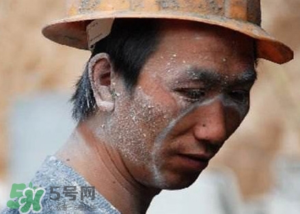 矽肺病和塵肺病哪個(gè)比較嚴(yán)重？矽肺病與塵肺病的區(qū)別