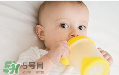 母乳寶寶要比喂奶粉的寶寶體質(zhì)好嗎 母乳比奶粉營養(yǎng)嗎？