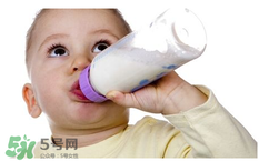 母乳寶寶要比喂奶粉的寶寶體質(zhì)好嗎 母乳比奶粉營養(yǎng)嗎？