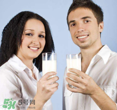 脫脂奶粉什么時(shí)候喝最好？脫脂奶粉什么時(shí)候喝？