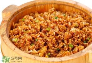 醬油炒飯?jiān)趺醋?？醬油炒飯生抽還是老抽