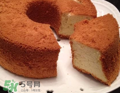 戚風蛋糕為什么要倒扣？戚風蛋糕倒扣方法