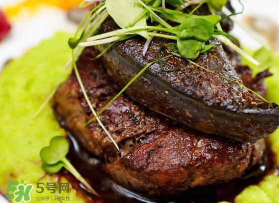 藍(lán)莓和牛肉能一起吃嗎？藍(lán)莓和牛肉會(huì)過敏嗎？