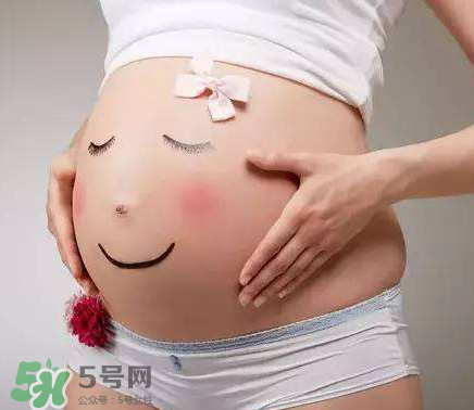 妊娠紋到底是怎么樣形成的？妊娠紋形成的原因是什么