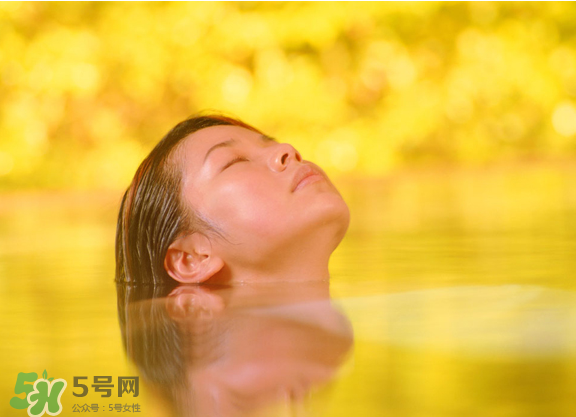 夏天可以泡溫泉嗎？冬天泡溫泉好還是夏天泡溫泉好？